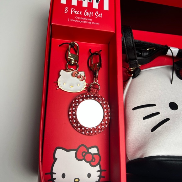 Hello Kitty 3 pieces gift set crossbody bags with 2 bag charms with Original Box - Picture 7 of 8